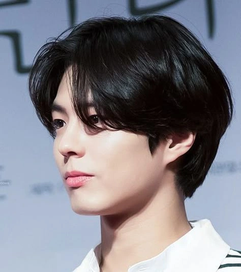 Best Two Block Haircut Styles for Men in 2025 11 Two Block with Middle Part