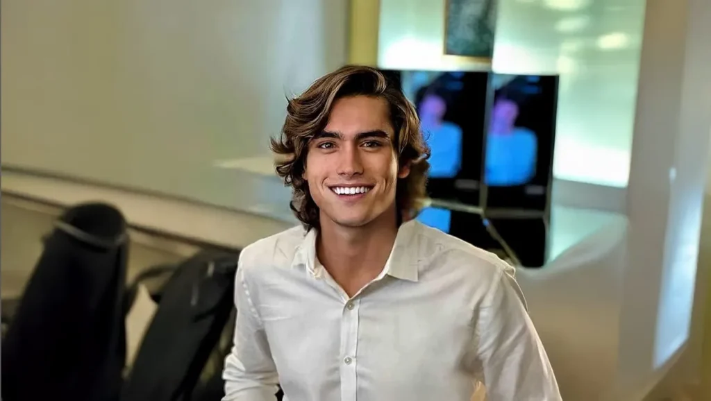 27 Layered Haircuts for Men That Look Sharp and Add Texture (With FAQs) 8 square face shape
